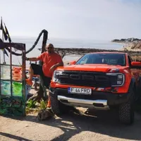 Chef Scărlătescu, alături de o „bestie”, la Poarta de pe plaja din Vamă - Foto: Facebook/Chef Catalin Scarlatescu