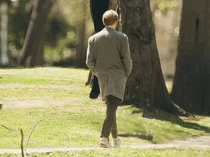 Plimbare ocazională într-un parc însorit, primăvara - Foto: Pexels/Afitab