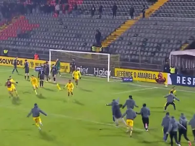 VIDEO Meci ”NEBUN”! Au întors rezultatul cu goluri în minutele 90+11 și 90+13 și au ieșit din zona retrogradării