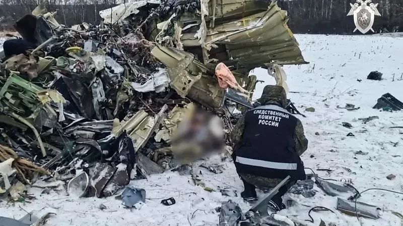 Misterul doborârii avionului Il-76. Rusia se victimizează din ONU. Lista „pasagerilor” schimbată - Foto: Profimedia images