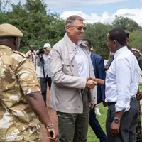 Iohannis s-a întâlnit cu ministrul pentru protejarea naturii din Kenya. Discuții despre conservare - Foto: presidency.ro