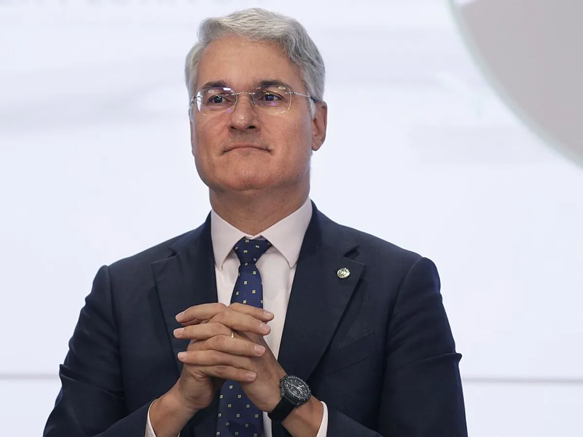 Dragoş Pîslaru, ministrul Investiţiilor şi Fondurilor Europene, în conferinţă de presă - Foto: INQUAM PHOTOS/Mălina Norocea