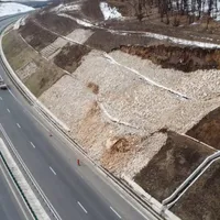 Surparea taluzului s-a produs în zona kilometrului 52, pe sensul de mers de la Nădășelu la Gilău. / Foto: dejeanul.ro