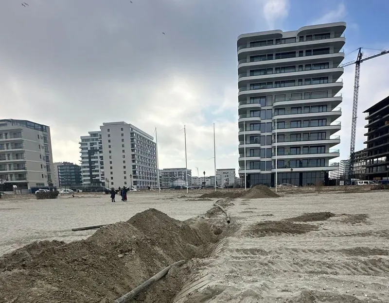 S-a aflat de unde venea țeava de canalizare descoperită pe plaja de la Năvodari - Foto: Facebook / Diana Buzoianu
