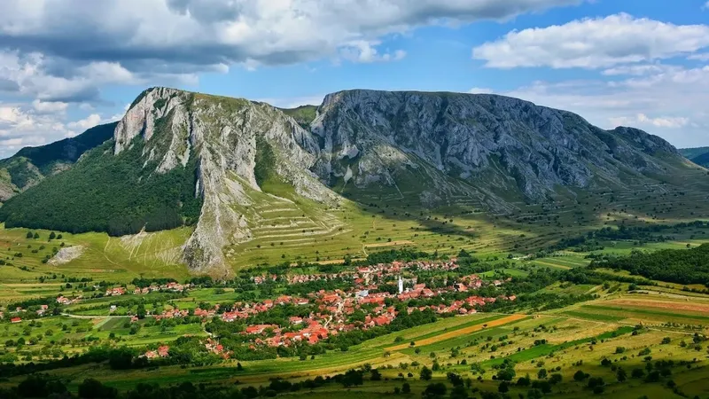 Rimetea, satul unde Soarele răsare de două ori - Foto: Rimetea.eu