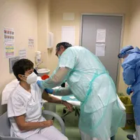 Italia va lua măsuri legale împotriva Pfizer şi AstraZeneca/FOTO: firstpost.com