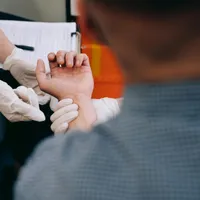 Mai multe persoane cazate la un hotel din stațiunea Olimp au fost duse de urgență la spital foto: Pexels (fotografie cu caracter ilustrativ)