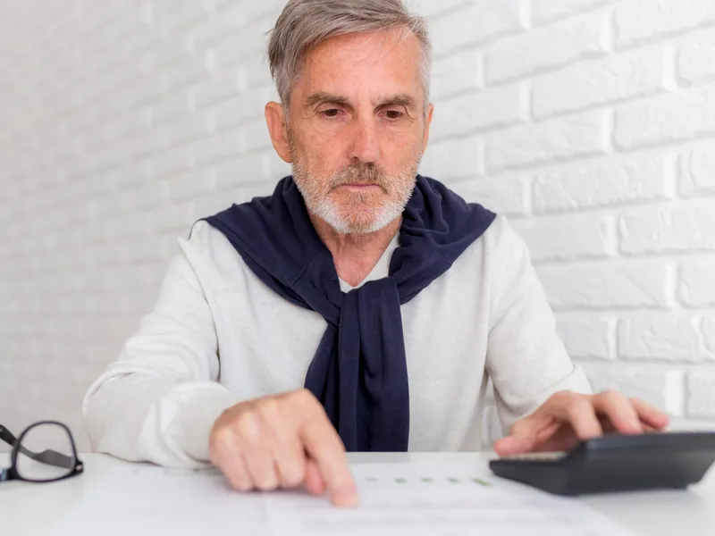 Ajutor la pensie pentru facturi. Ce trebuie să respecte pensionarii, pentru a beneficia de sprijin - Foto: Freepik (Imagine cu rol ilustrativ)