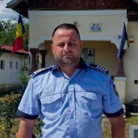 Un copil de 10 ani a fost prins la volanul unei mașini. În dreapta lui se afla o femeie de 56 de ani Foto: facebook/Politia Română