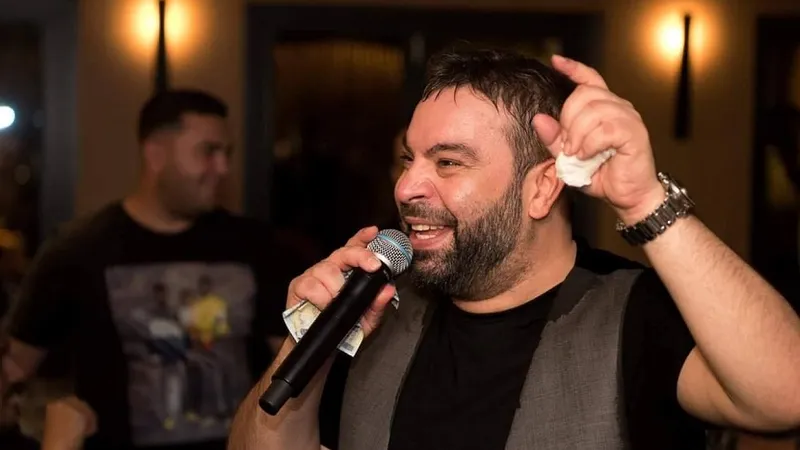 Salam cântă, în SUA, la înmormântarea lui Babi de la Vâlcea / cancan