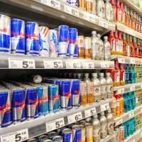 Guvernul amendează magazinele care vând energizante minorilor. De ce s-a luat această decizie Foto: Shuttershok (fotografie cu caracter ilustrativ)