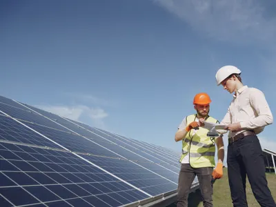 30000 lei de la stat pentru panouri fotovoltaice. Guvernul anunță schimbări la înscrierea în program - Foto: Freepik (Imagine cu rol ilustrativ)