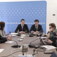 Claudiu Năsui și Andrei Caramitru au prezentat programul economic al USR. Foto Inquam Photos/Octav Ganea