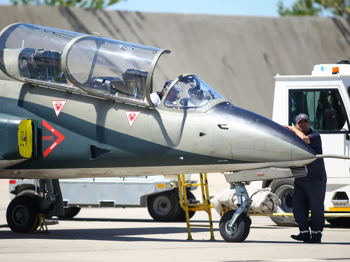 Modernizarea avioanelor IAR 99 pe care urmau să se antreneze piloții de F-16, blocată. 55.000.000€ irosiți