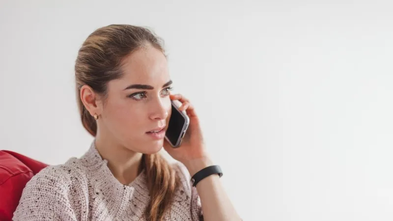 Cuvântul pe care să nu-l mai spui niciodată la telefon - Foto: Freepik.com (rol ilustrativ)
