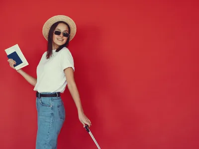 Femeie care pleacă în călătorie - Foto: Pexels.com (Imagine cu rol ilustrativ)