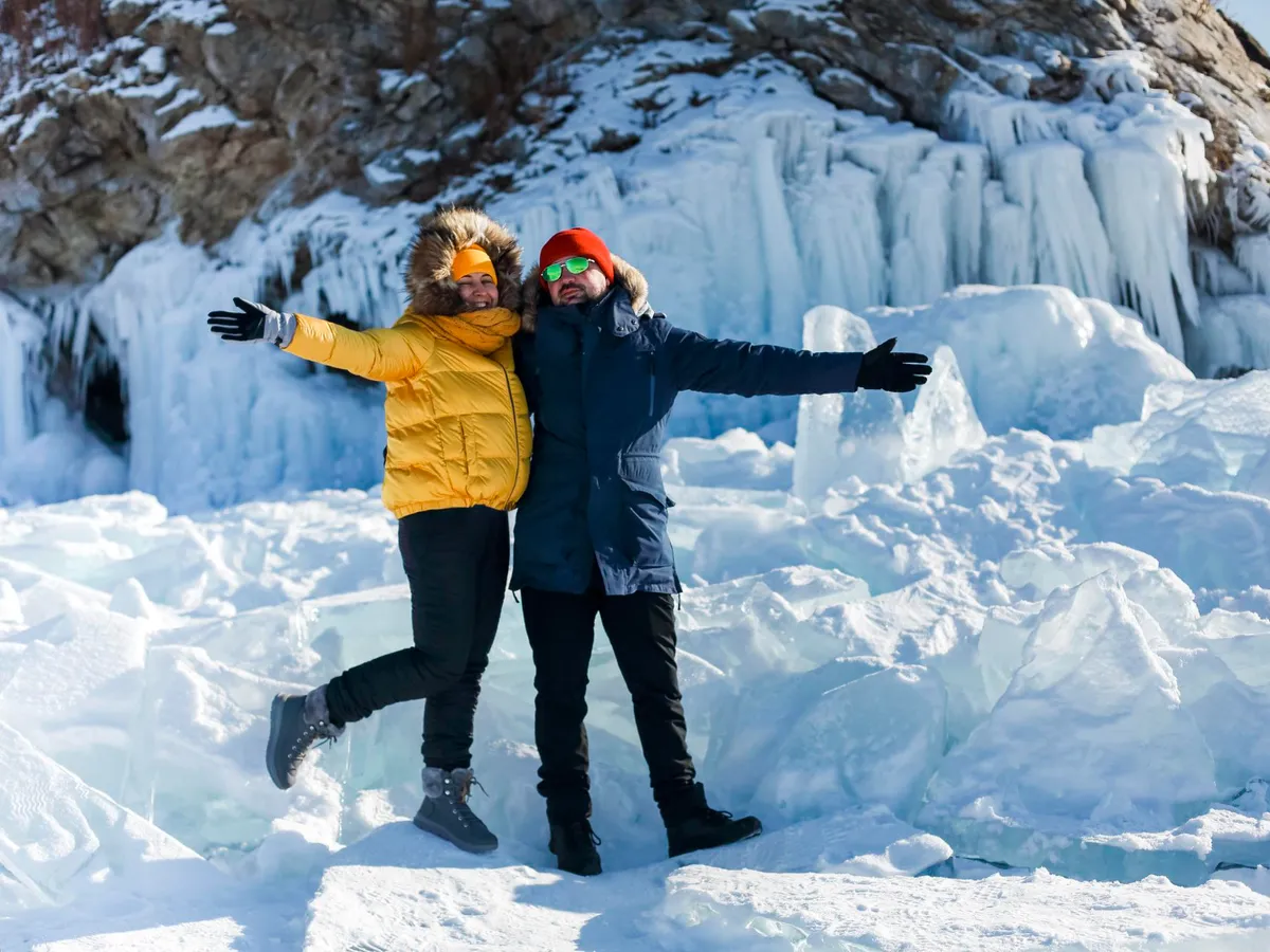 Cuplu la munte iarna - Foto: Freepik (rol ilustrativ)