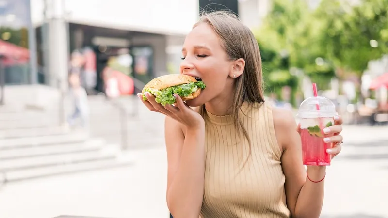 Escrocheria ”Hamburgerul” se extinde rapid și te lasă fără bani. Este foarte greu de oprit - Foto: freepik (rol ilustrativ)