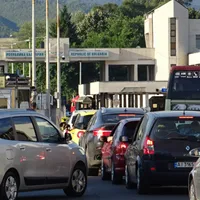 Cozi de kilometri la Promachonas: completați din timp formularul PLF, test PCR pentru copiii +6 ani. / Foto: balkaneu.com
