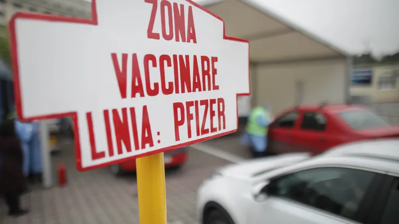 În București este cea mai mare acoperire vaccinală, iar în județul Suceava, cea mai mică. Sursa foto: Inquam Photos/ Octav Ganea
