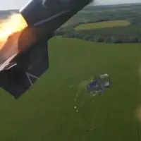 Momentul în care un avion rusesc Su-25 este lovit de o rachetă. Pilotul a surprins momentul - FOTO: Twitter/Bluesauron