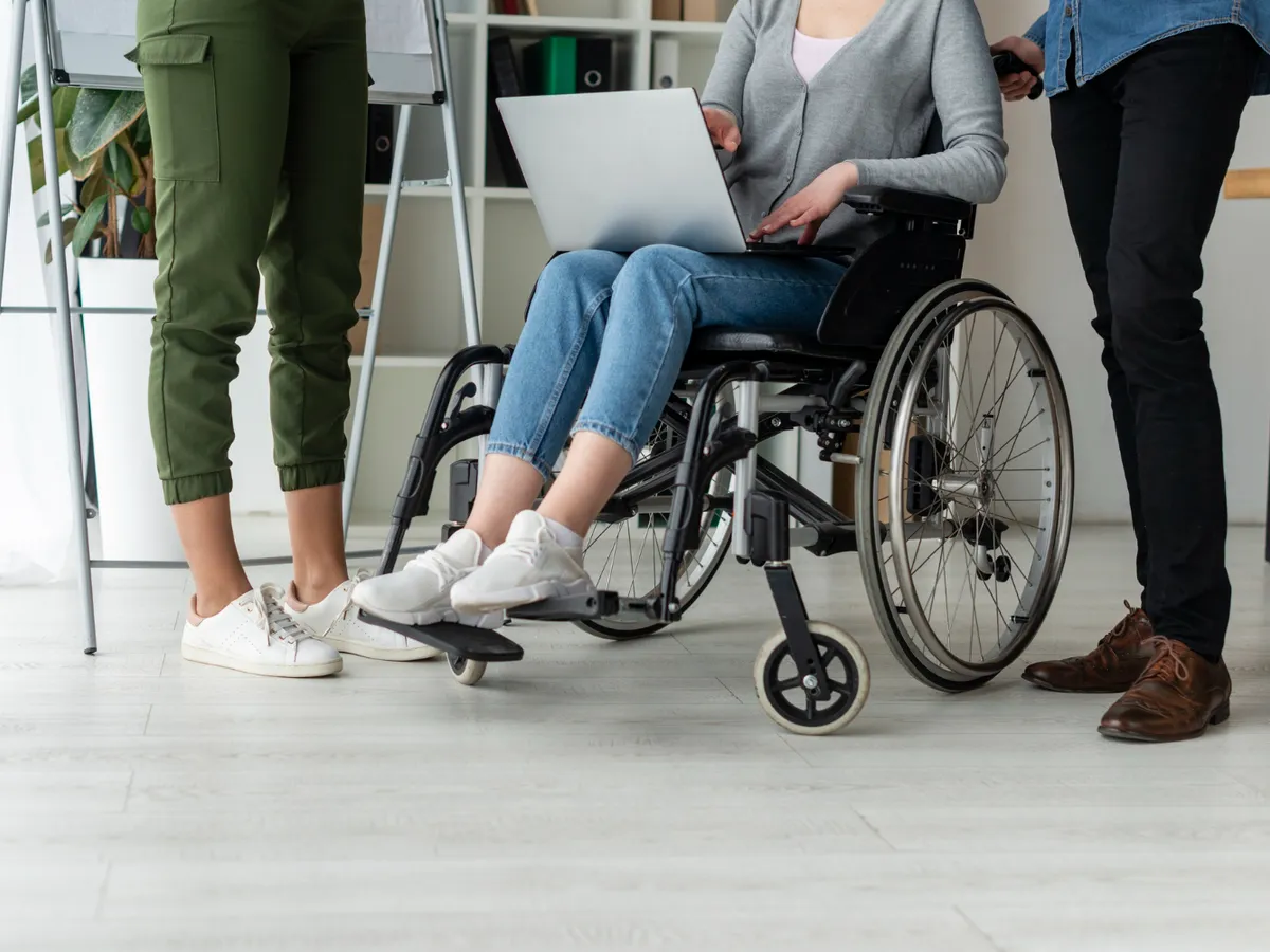 Care e diferența dintre pensia de handicap și pensia anticipată? În care caz iei mai puțini bani la pensie? - Foto: Freepik (Imagine cu rol ilustrativ)