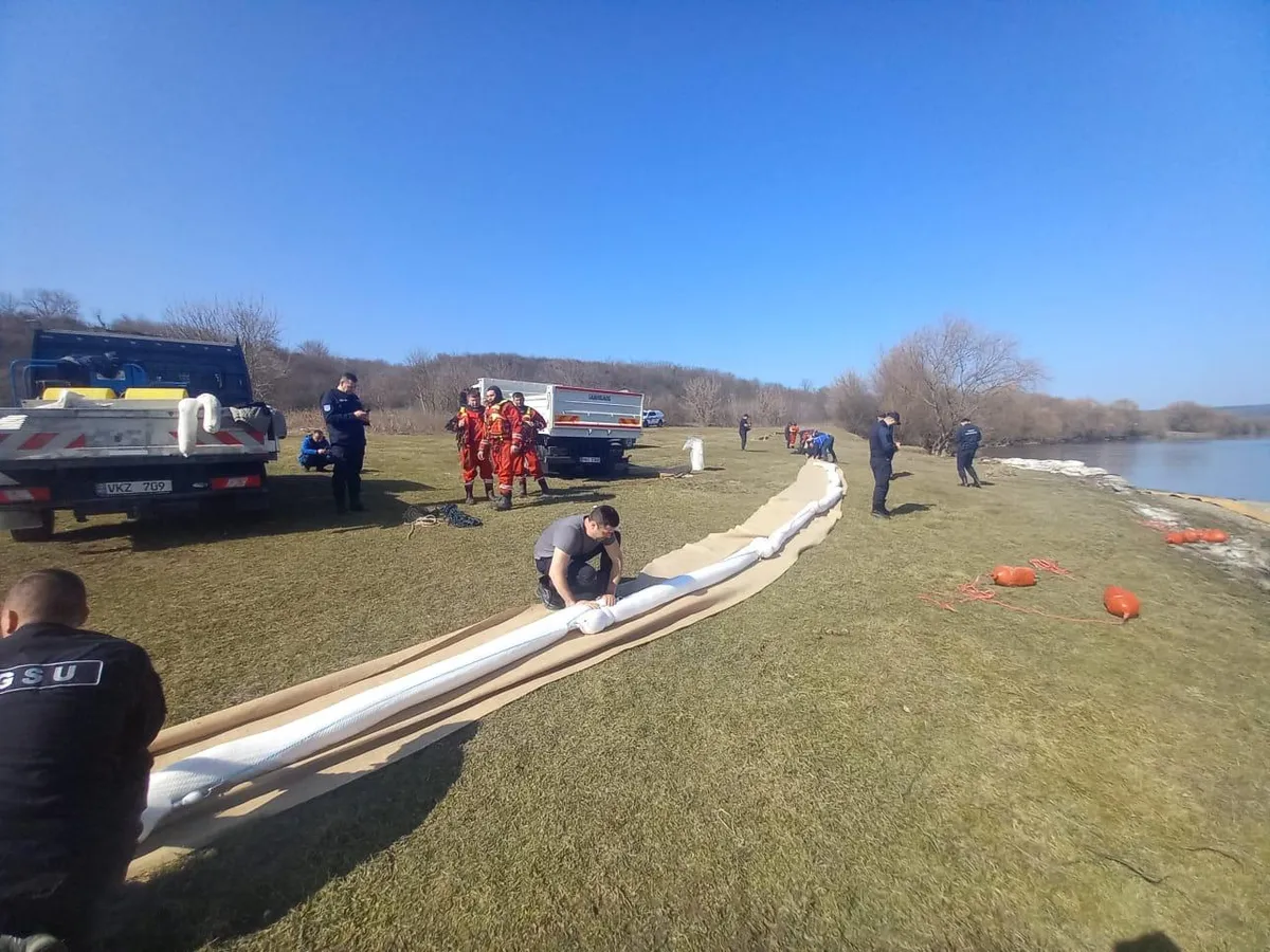 Incident de mediu pe fluviu Nistru. România acordă sprijin Republicii Moldova