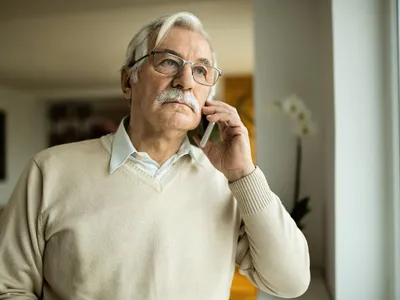 Escrocherie care îi lasă pe pensionari fără pensie instant: ”Bunicule, sunt eu!” Ce urmează? - Foto: Freepik (rol ilustrativ)