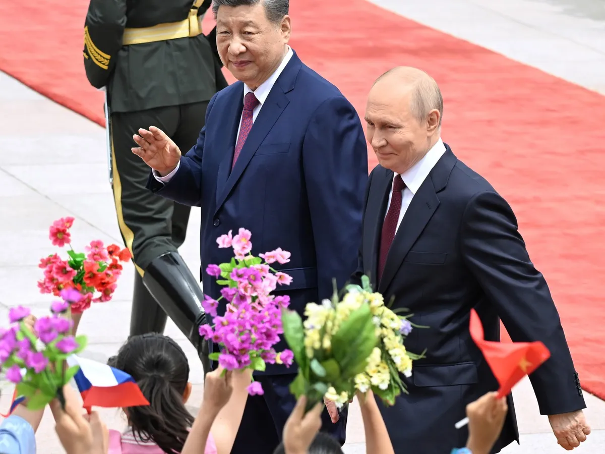 Xi Jinping nu mai pariază pe Putin. Racolează oficiali, lideri regionali și membri ai viitoarei elite