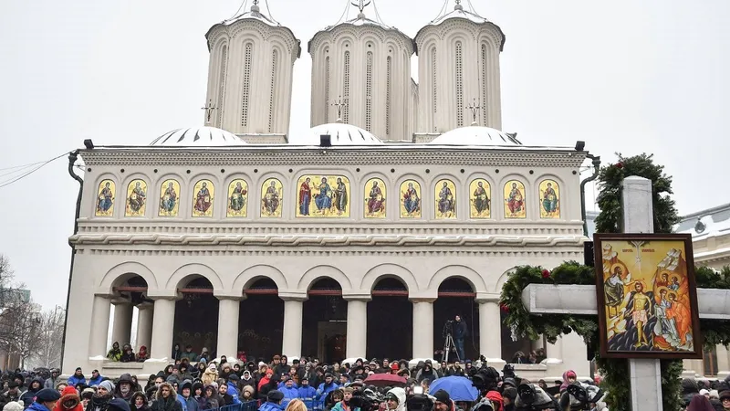 Calendarul bisericesc ortodox are aplicație pe telefonul mobil - Foto: Facebook/Agenția de Știri Basilica (cu rol ilustrativ)