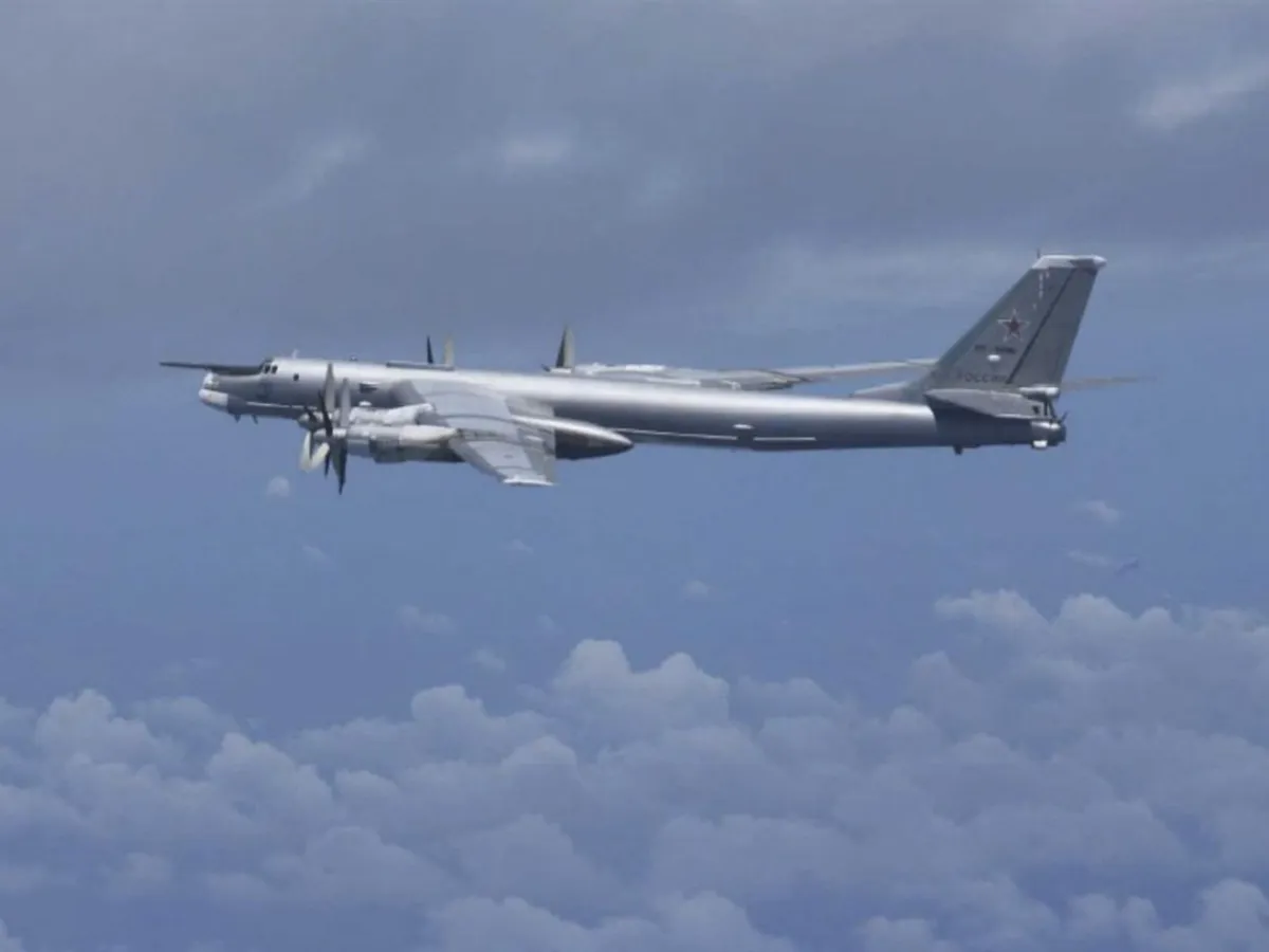 Sunt peste tot. Bombardier al aviaţiei militare ruse Tu-95, detectat în iunie 2026, în apele teritoriale ale Japoniei - Foto: Profimedia Images