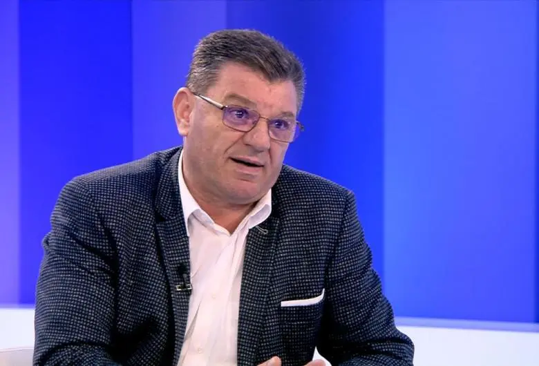 Deputatul PSD Coarnă, pensionar la 45 de ani cu 5.000 lei/lună, a fumat pipa păcii la ambasada rusă