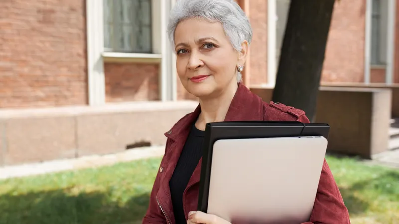 Profesoară aproape de pensie - Foto. Freepik