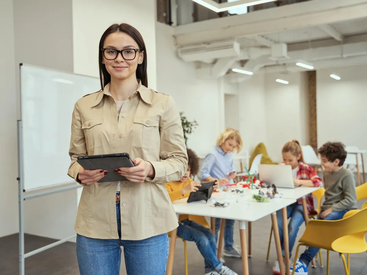 Profesorii pot primi bani în plus la salariu. Ce condiții trebuie să îndeplinească pentru bonus Foto: Freepik (fotografie cu caracter ilustrativ)