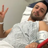 Doi români, inculpați în UK pentru înjunghierea unui jurnalist iranian, arestați în România - Foto: X / The Guardian