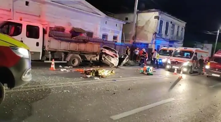 Accident teribil, în Iași. O șoferiță a „cosit” 8 lucrători la drumuri, omorând 4. Era băută. / Foto: Info Trafic 24, Facebook