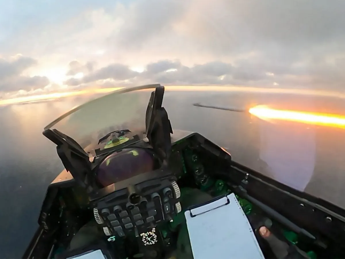 Momentul în care un F16 românesc interceptează o dronă Gheran rusească - Foto: Profimedia Images