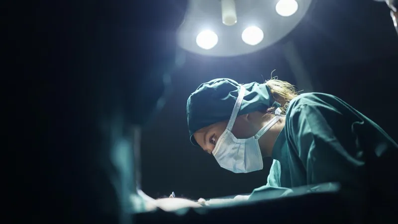 Un om a ajuns pe mâna medicilor cu o tumoră de peste 34 de kilograme. Cum a scăpat de ea? - Foto: Arhivs