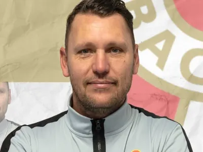 Un român și-a invitat socrii bogați la restaurant și a trimis hoțul acasă. Apoi, a început să plângă. Ce pedeapsă a primit