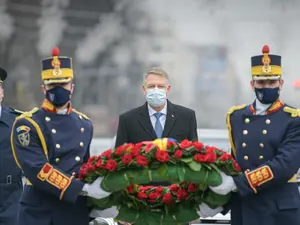 Președintele a depus o coroană de flori în memoria victimelor Revoluţiei în Piaţa Universităţii/FOTO: Presidency