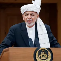 Ambasada Rusiei la Kabul afirmă că președintele afgan a fugit cu un elicopter plin cu bani/FOTO: Aljazeera