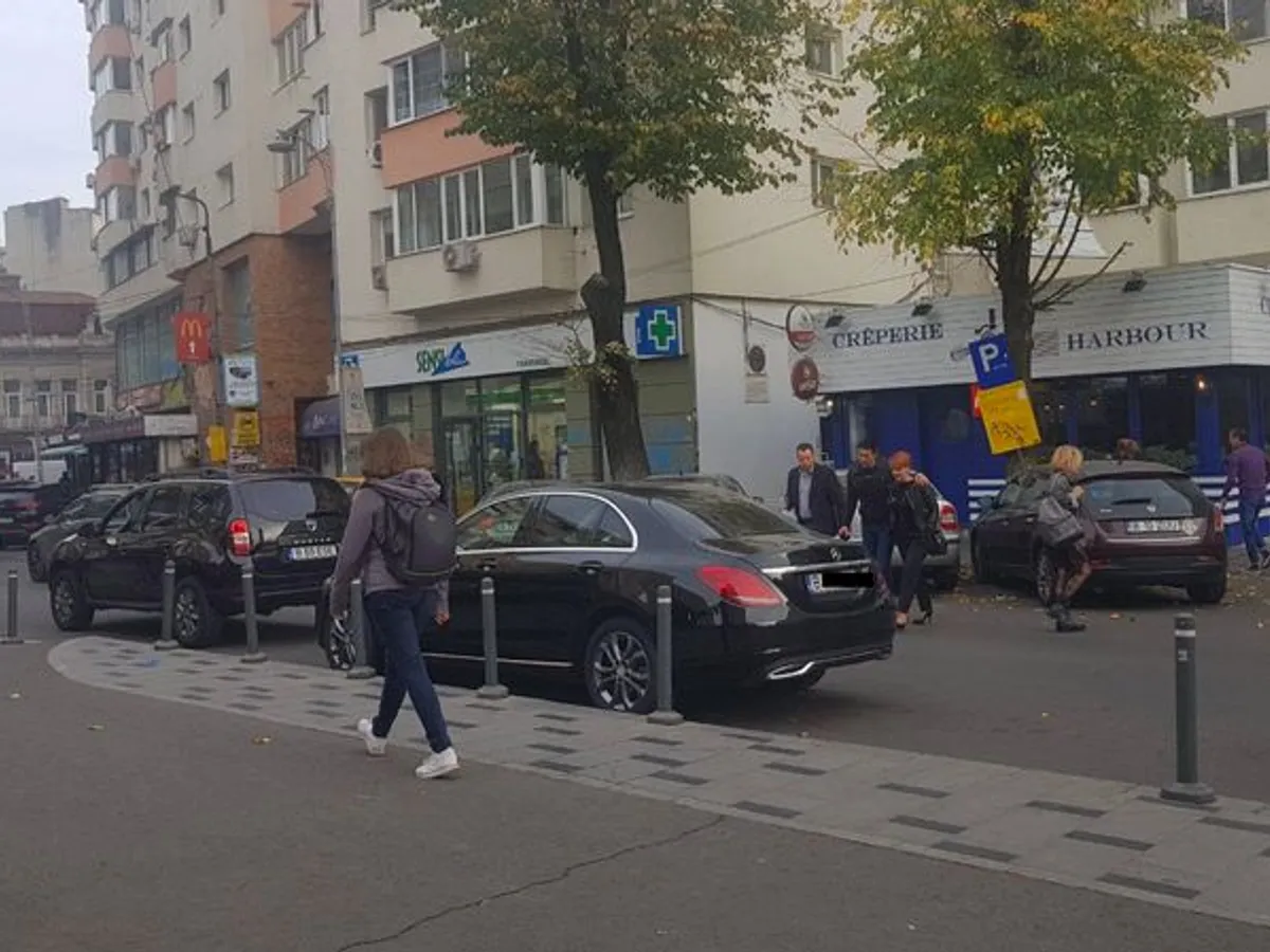 Mercedesul pe care îl conducea Claudiu Manda când l-a prins poliția. Foto Newsweek România
