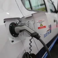 Benzina și motorina se scumpesc continuu. Dar, și curentul! Cât mai costă plinul la mașina electrică - Foto: Inquam Photos / Alexandru Busca