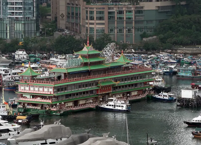 Celebrul restaurant plutitor din Hong Kong, Jumbo, s-a scufundat în Insulele Paracel. / Foto: cnn.com