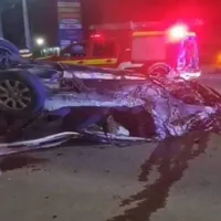 O șoferiță de 19 ani a mers atât de tare cu un VW Golf încât a rupt un stâlp din beton. / Foto: opiniatimisoarei.ro