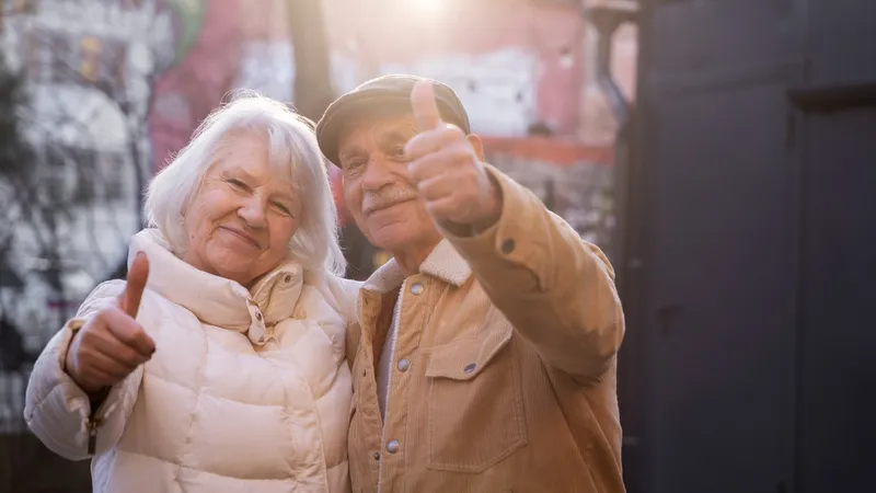 Doi pensionari din Anglia și-au sărbătorit nunta de aur în România. Ce vis au vrut să-și împlinească - Foto: Freepik (rol ilustrativ)
