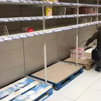 Cumpărăturile de panică dezechilibrează aprovizionarea cu produse de bază