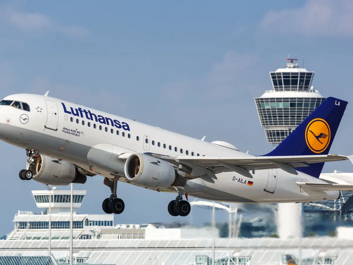 Sezonul vacanțelor de vară din Europa, în pericol din cauza lipsei de kerosen. Care zboruri sunt afectate?