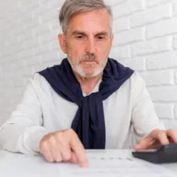 Probleme la reclacularea pensiilor. Mugur Isărescu avertisment. E nevoie de 500.000.000 € pe lună - Foto: Freepik.com