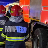 Un bărbat a murit în urma unui incendiu produs la un apartament în București. Fiul și soția, salvați Foto: ISU București